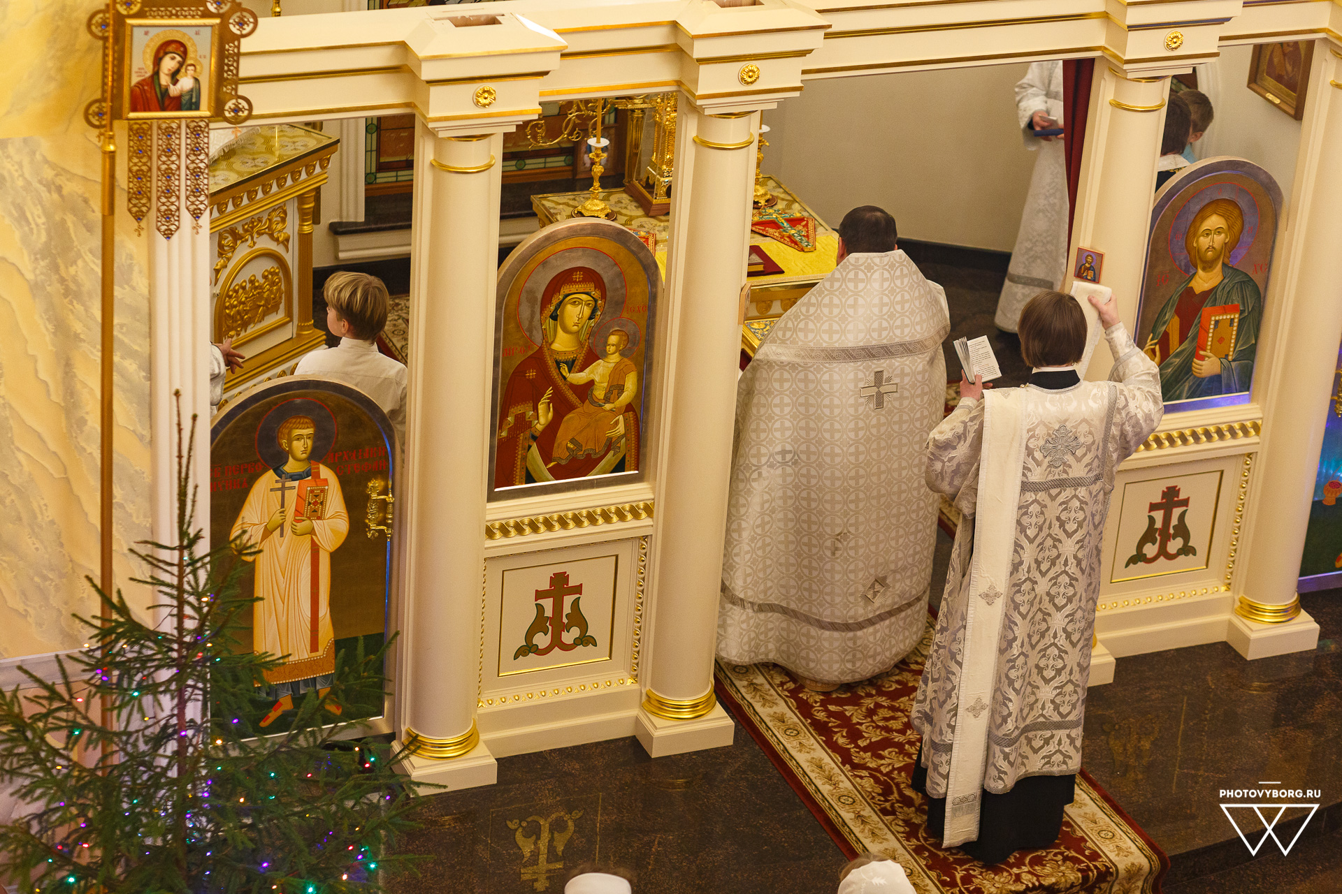 Рождественская служба в храме священномученика Игнатия Богоносца в Выборге 6-7 января 2019 года.